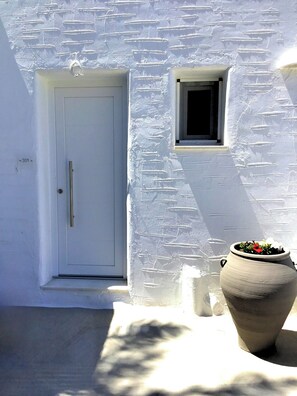 Deluxe Double Room with Sea View | Terrace/patio - Fragoulis Village (Paros)