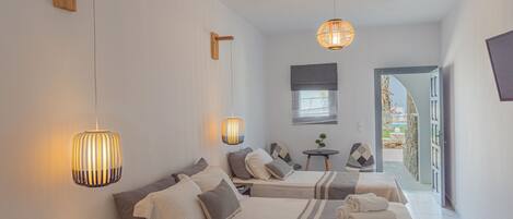 In-room safe, soundproofing, iron/ironing board, free WiFi