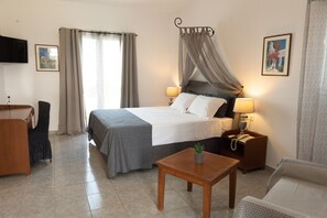 Deluxe Double Room with Sea View - Fragoulis Village (Paros)