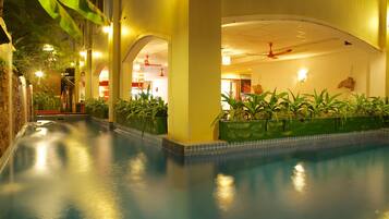 Outdoor pool, pool umbrellas