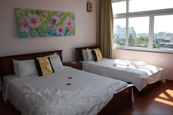 Family Triple Room | Minibar, in-room safe, desk, free WiFi