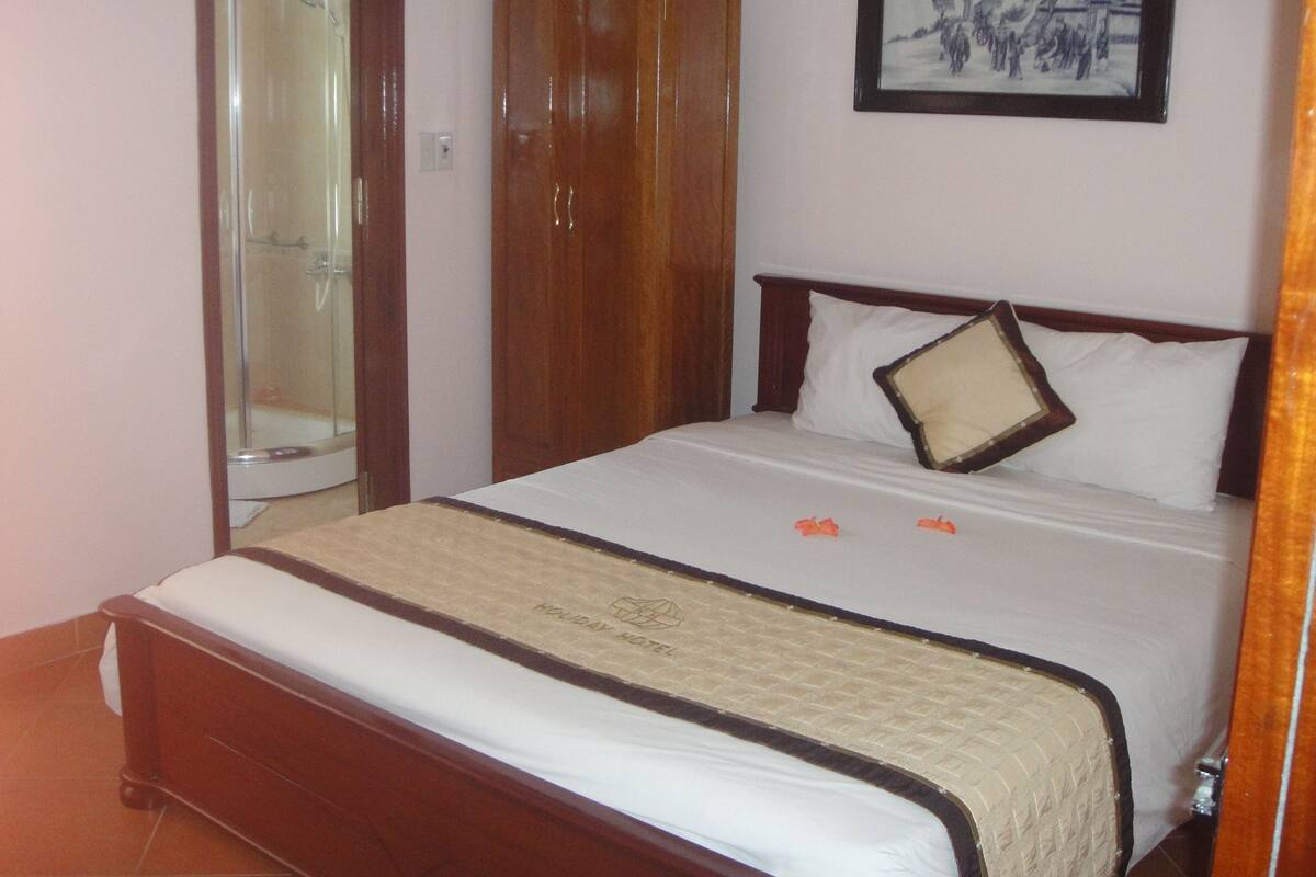 Minibar, in-room safe, desk, free WiFi