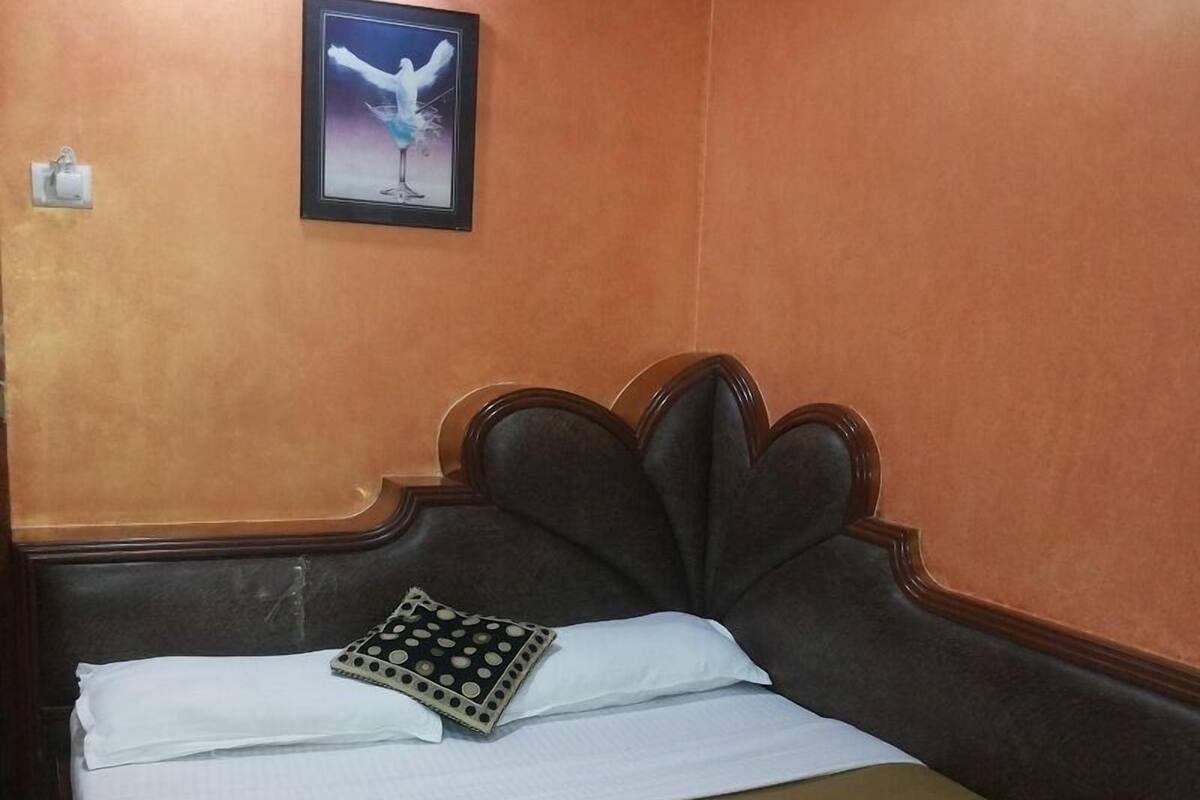 Deluxe Room, 1 Double Bed | In-room safe, free WiFi
