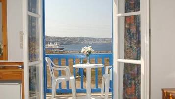 Tallelokero huoneessa, pimennysverhot, ilmainen Wi-Fi