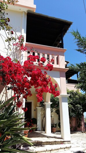 Entrée de l’hébergement