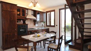 Standard Apartment, 3 Bedrooms, 2 Bathrooms (3-7 persone) | Cuisine privée