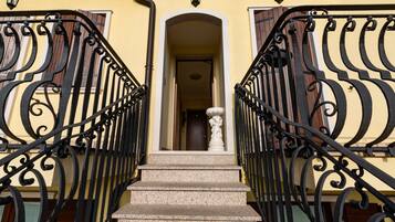 Standard Apartment, 3 Bedrooms, 2 Bathrooms (3-7 persone) | Vue de la chambre