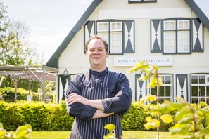 Aamiainen, lounas ja illallinen; kansainvälinen keittiö 