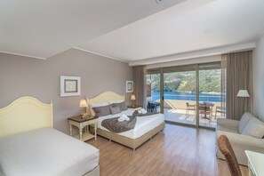 Suíte luxo | Frigobar, cofres nos quartos, escrivaninha, cortinas blackout