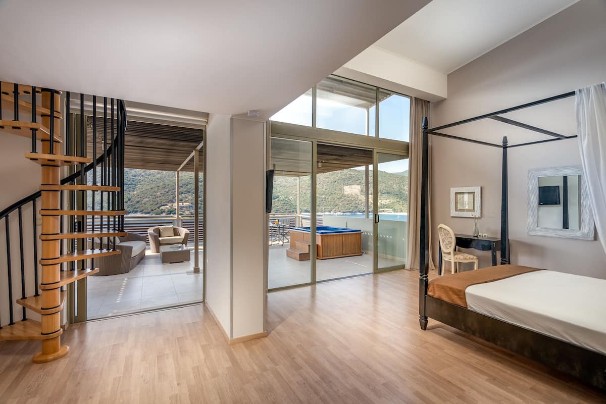 deluxe loft | 1 bedroom, minibar, in-room safe, desk