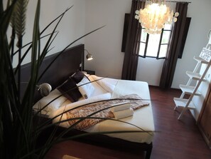 Junior-sviitti | Minibaari, tallelokero huoneessa, vauvansängyt, lisävuoteet