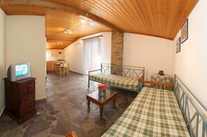 Family Apartment, 1 Bedroom, Sea View | Living area