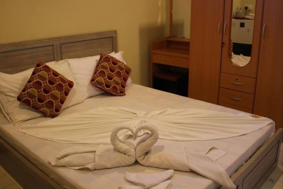 Down duvets, individually decorated, individually furnished, desk
