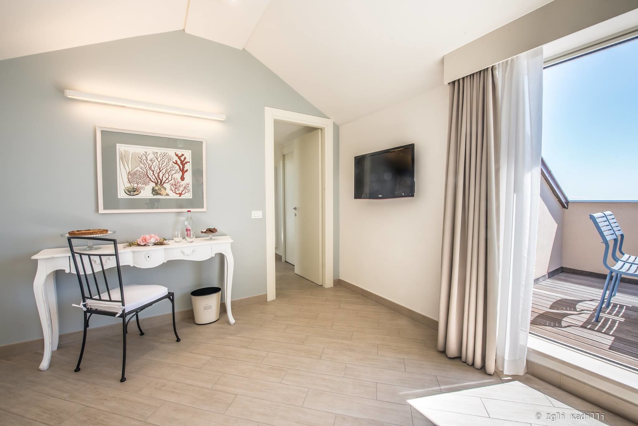 Suite, Sea View | Premium bedding, down comforters, minibar, in-room safe