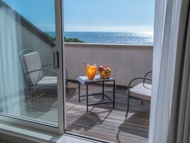 Suite, bañera de hidromasaje, vistas al mar | Exterior