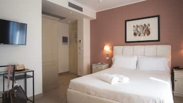 Deluxe Room, Hot Tub, Sea View | Premium bedding, down duvets, minibar, in-room safe