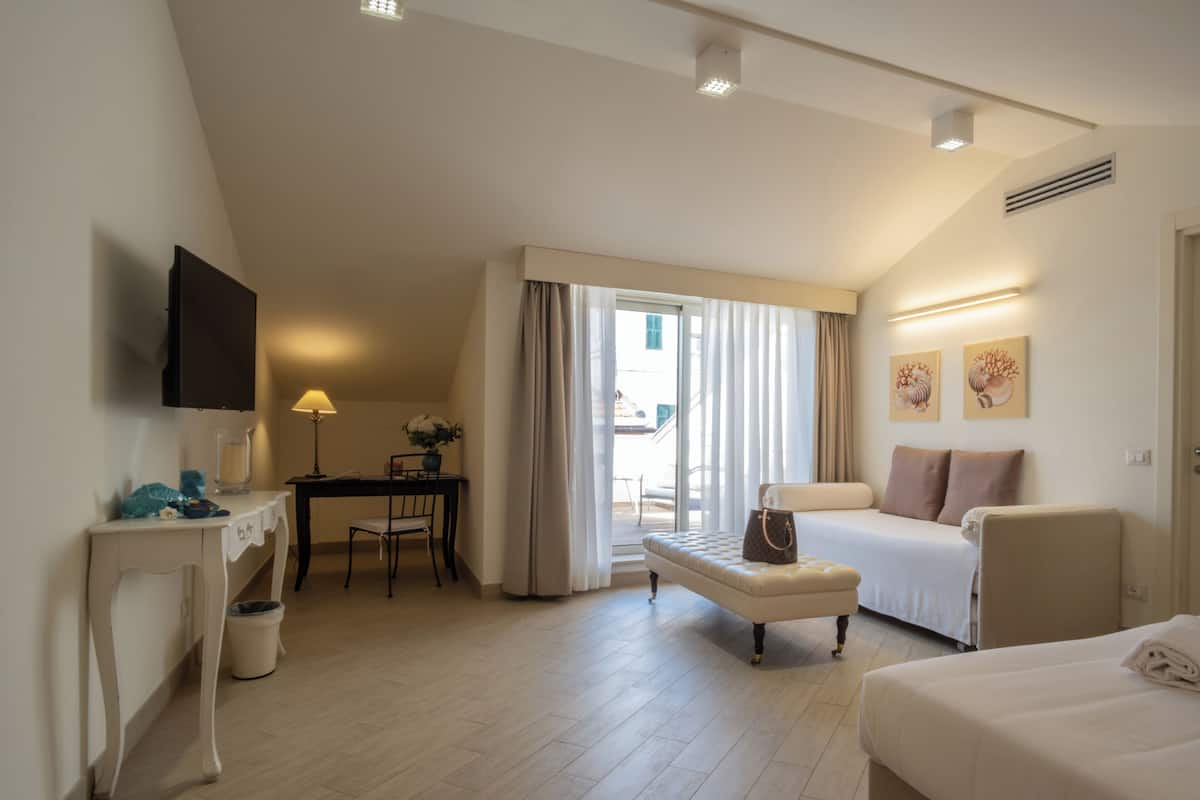 Junior Studio Suite, Partial Sea View | Premium bedding, down comforters, minibar, in-room safe