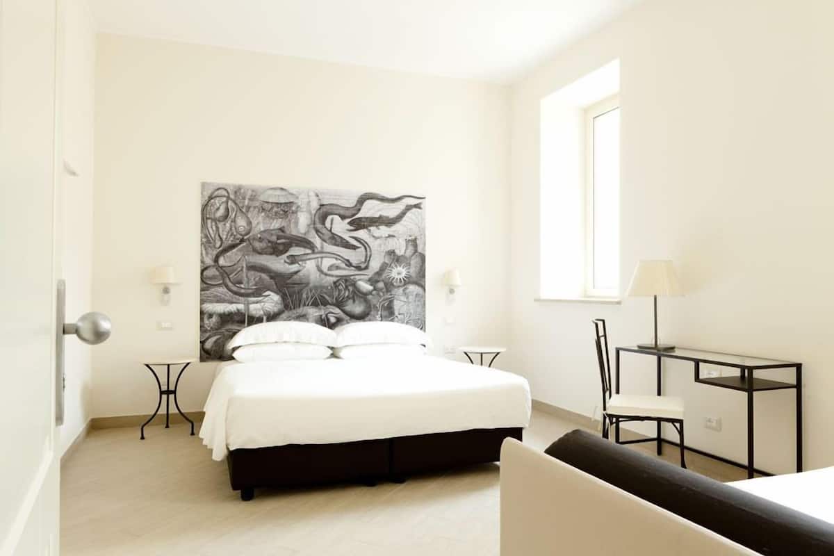 1 bedroom, premium bedding, down duvets, minibar