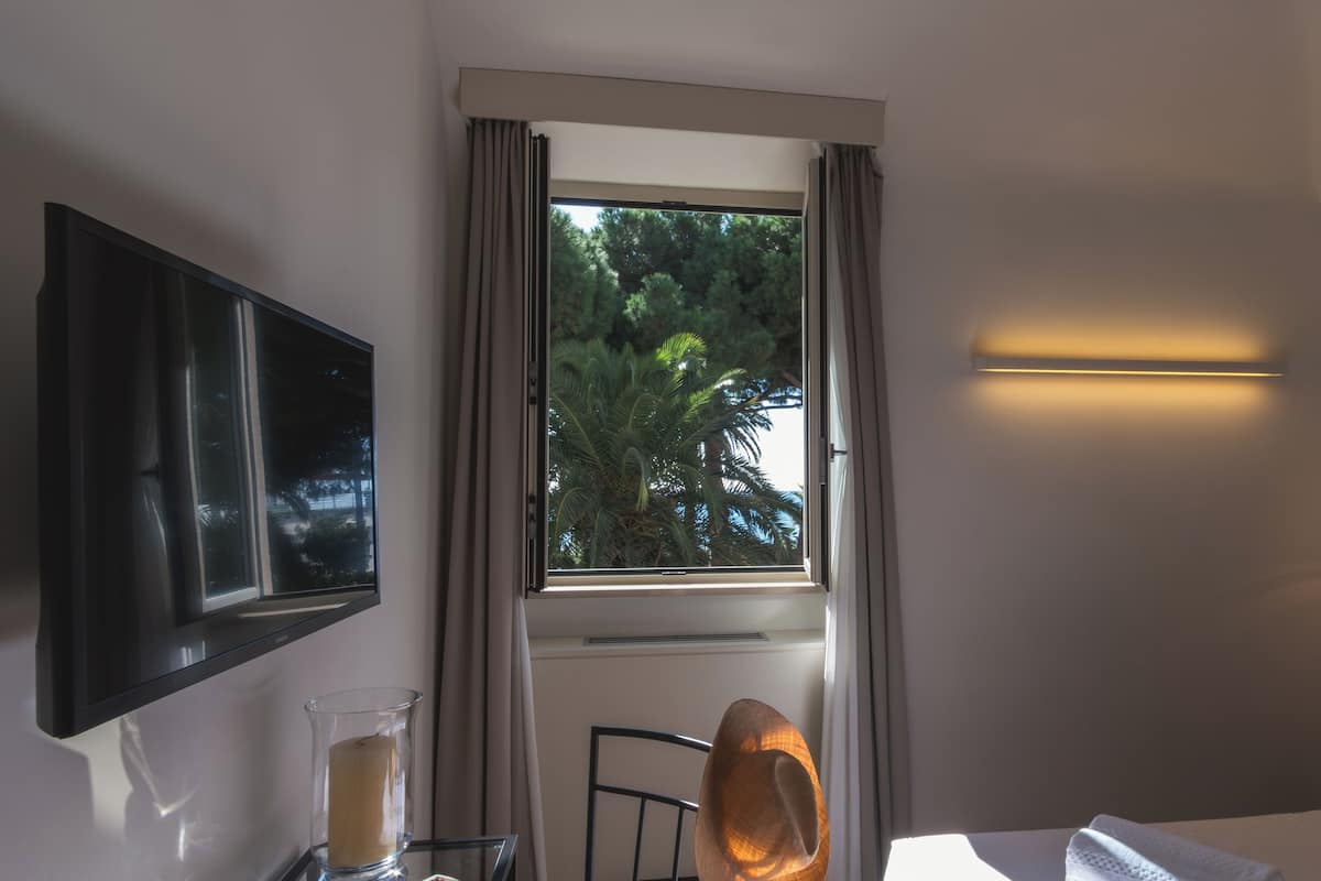 Double Room, Sea View | Premium bedding, down comforters, minibar, in-room safe