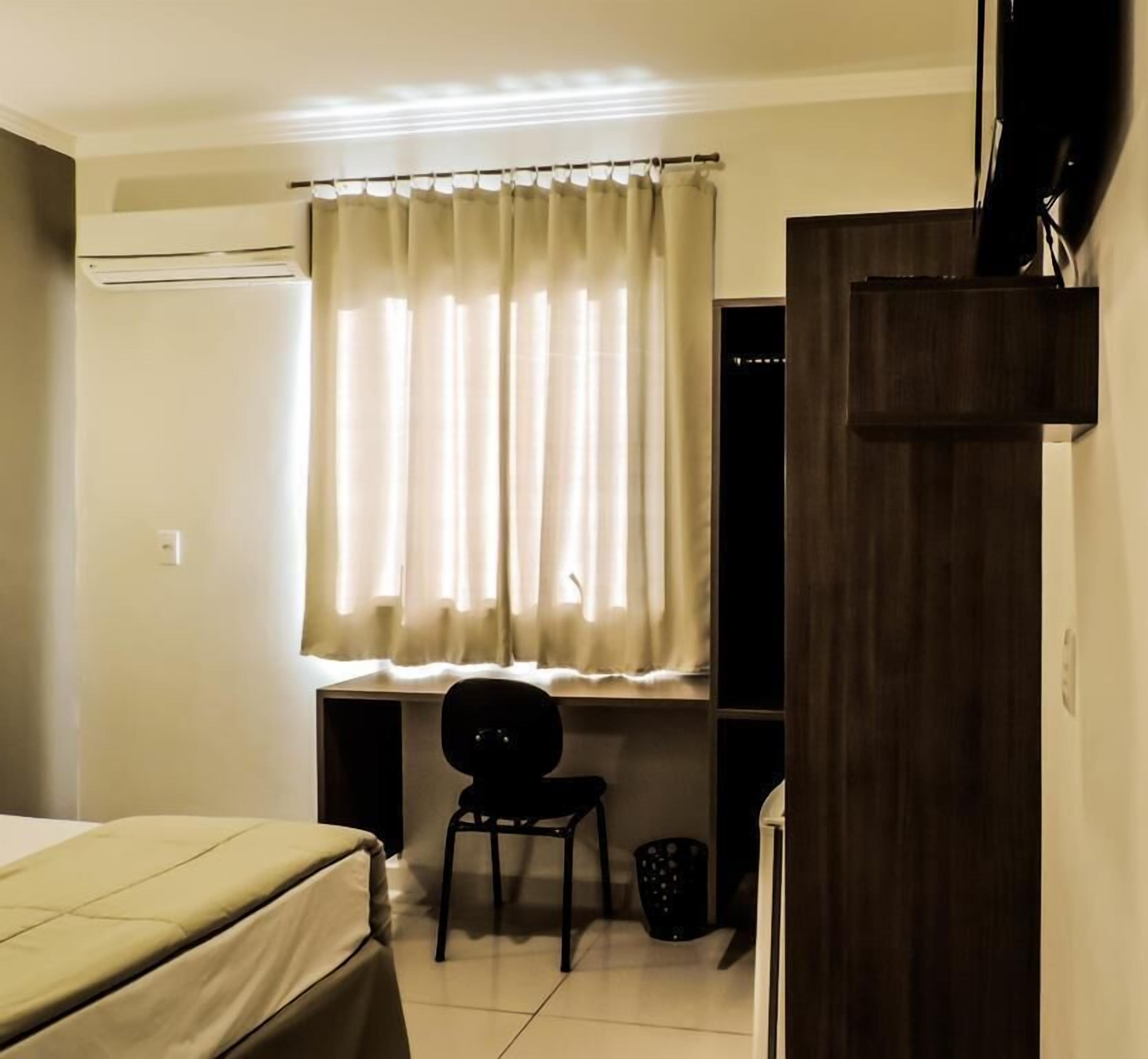 minibar, desk, soundproofing, iron/ironing board