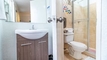 Phòng đôi | Trang bị nội thất với thiết kế riêng biệt, màn/rèm cản sáng