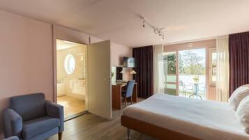 Deluxe-Doppelzimmer, Balkon | Zimmersafe, Schreibtisch, Verdunkelungsvorhänge, kostenloses WLAN
