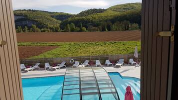 Phòng đôi | Trang trí khác biệt, trang bị nội thất với thiết kế riêng biệt, bàn