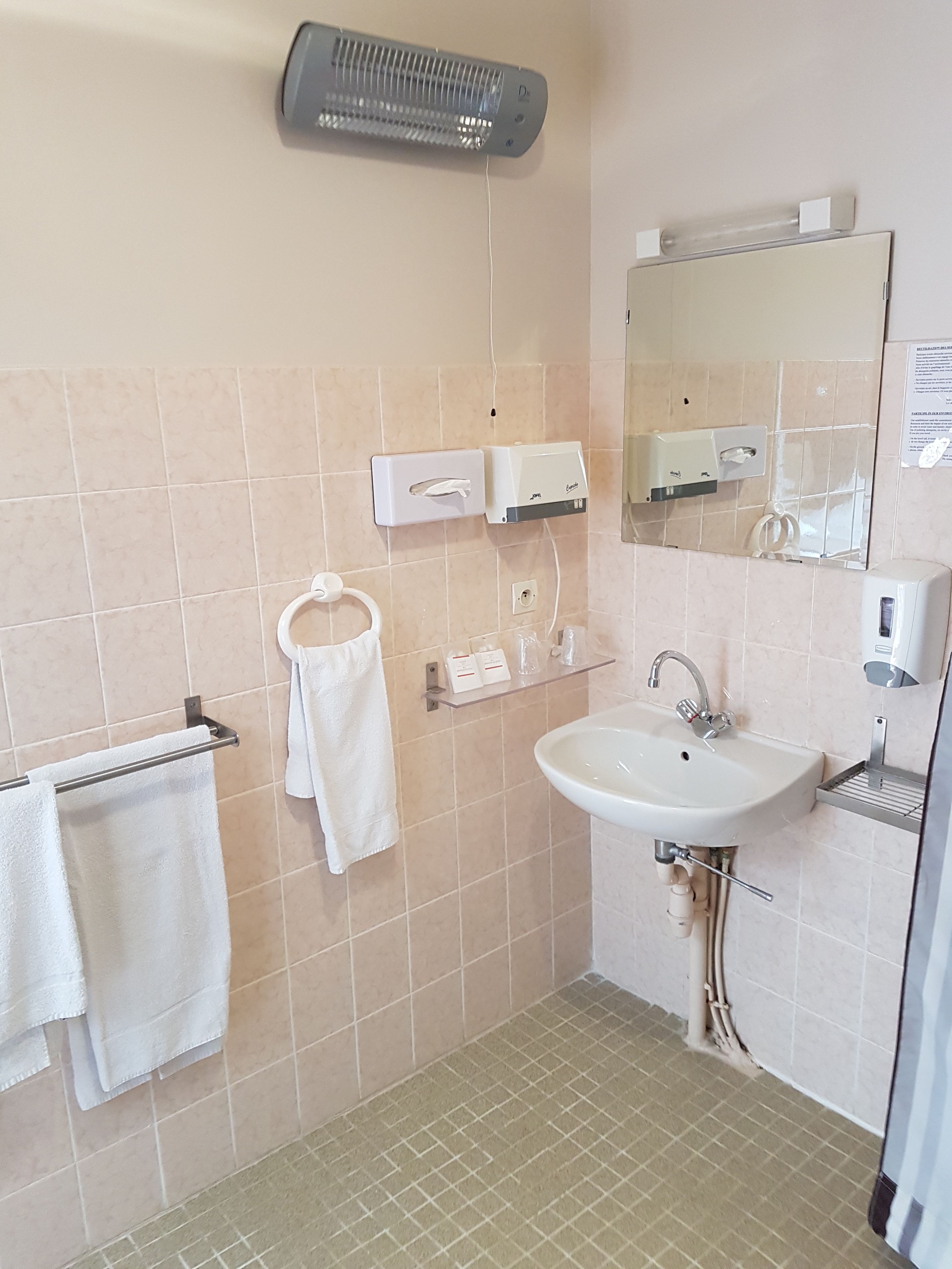 twin room, ground floor, pool side terrace | bathroom | free toiletries, hair dryer, towels, soap