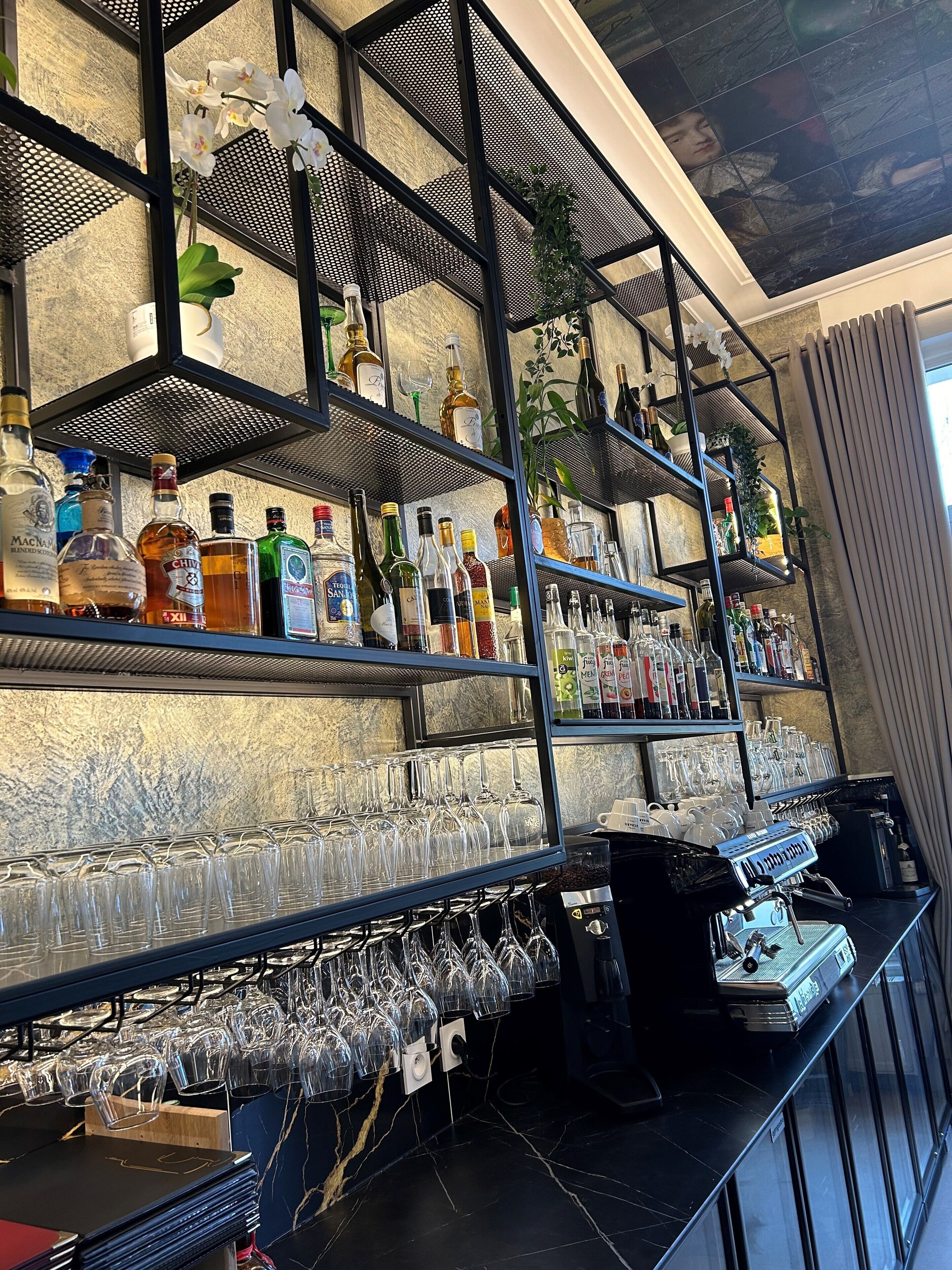 lunch and dinner served, french cuisine