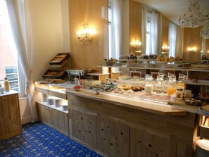 Desayuno buffet todos los días (con cargo) 