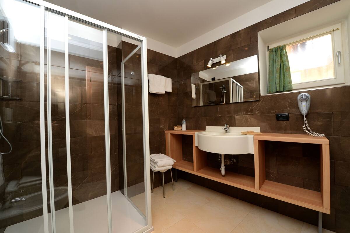 shower, hair dryer, bidet, towels