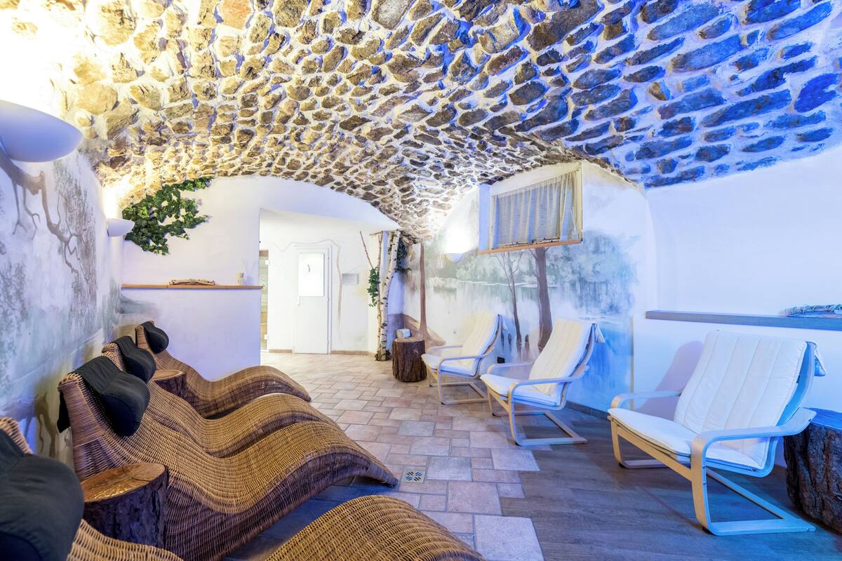 sauna, hot tub, steam room