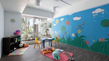 Área de juegos infantiles bajo techo