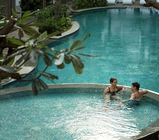 2 outdoor pools, pool loungers