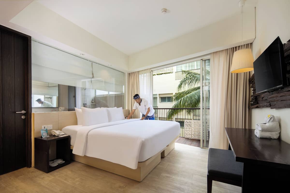 Grand Deluxe Balcony | 迷你吧、房內夾萬、書桌、遮光窗簾/窗簾