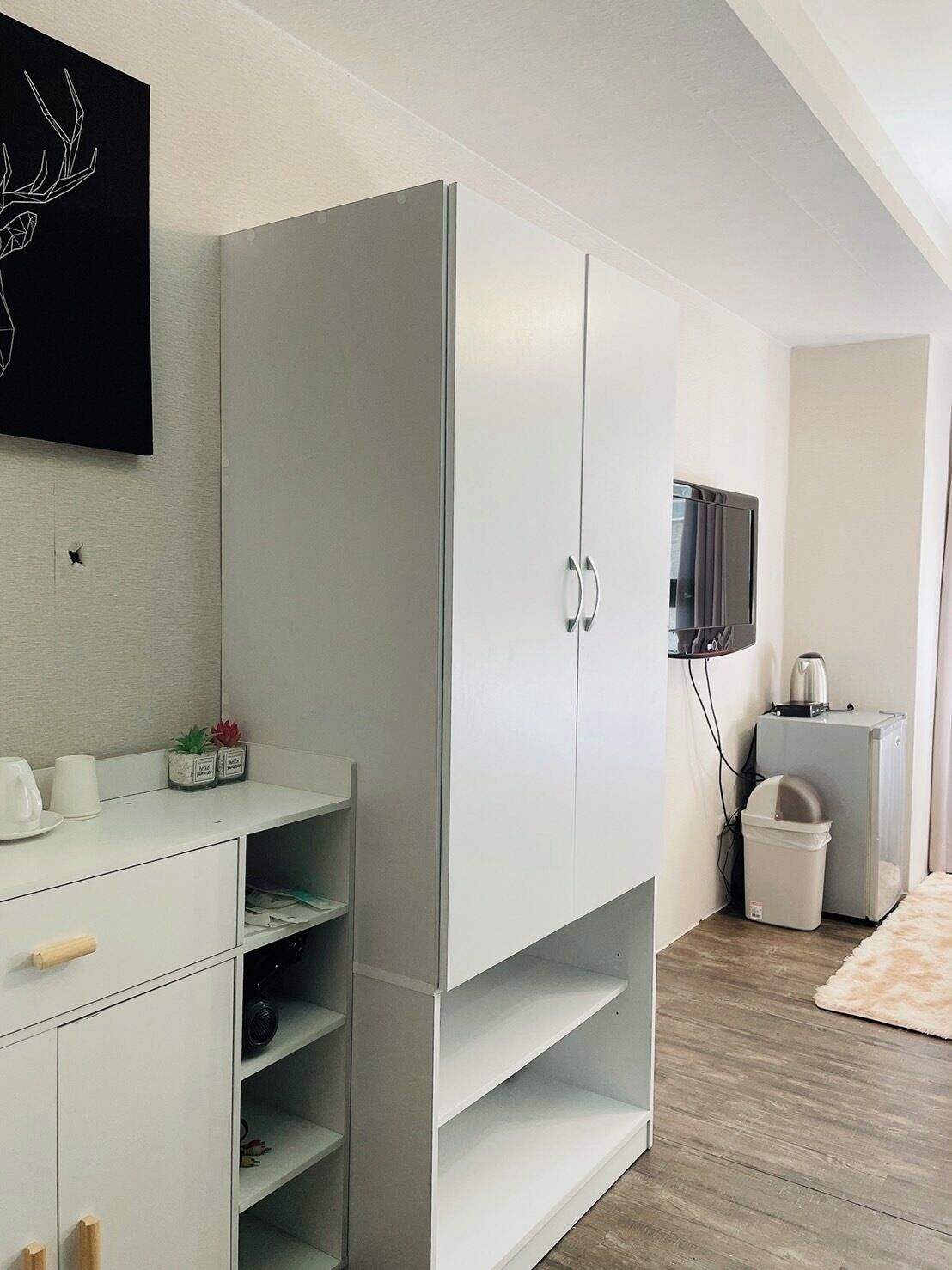 スタンダード ダブルルーム | 高級寝具、羽毛の掛け布団、客室ごとに異なる装飾、デスク