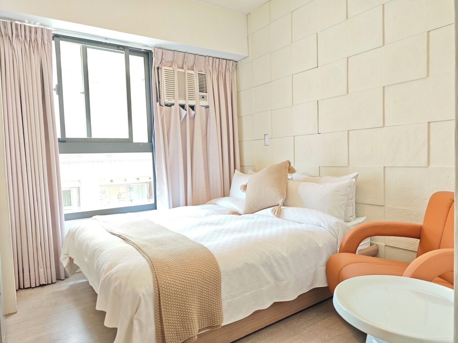 標準雙人房 | 高級寢具、羽絨被、獨特裝潢、書桌