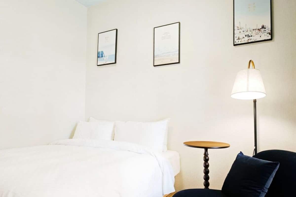Premium bedding, down comforters, individually decorated, desk