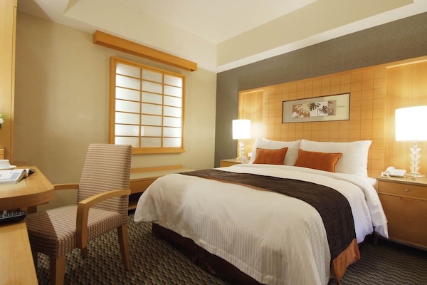 Quarto empresarial, sem janelas | 1 quarto, roupas de cama premium, edredons de pluma, frigobar