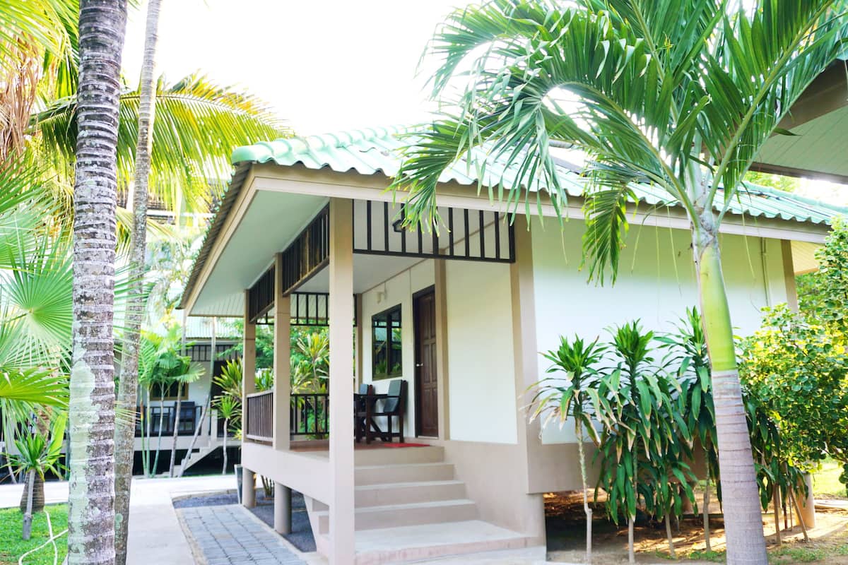 Standard Bungalow, 1 Double Bed, Garden Area | 1 bedroom, in-room safe, free WiFi