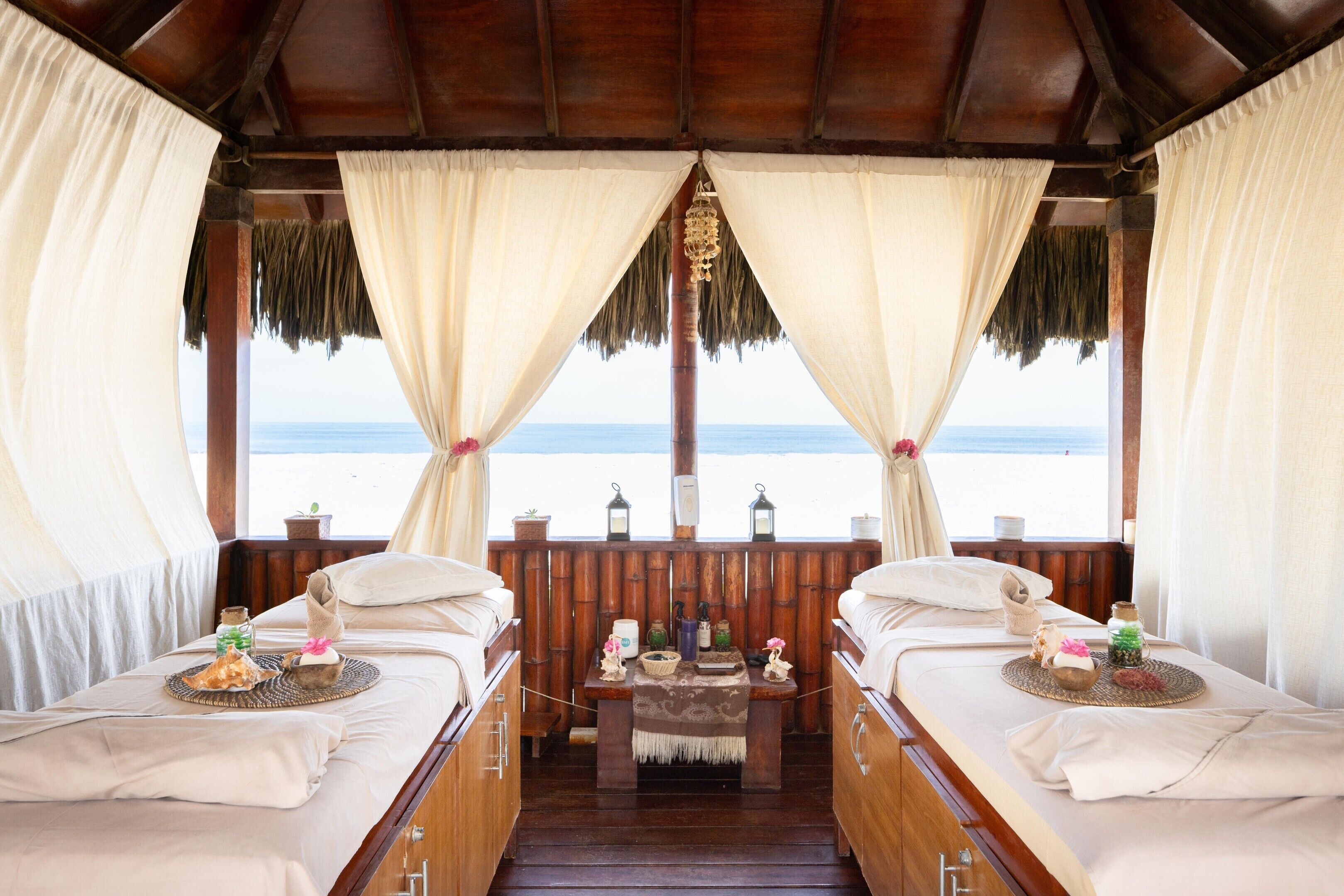 Couples treatment rooms, body treatments, hydrotherapy, aromatherapy