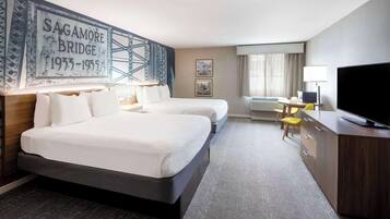 Two Bedroom Queen Suite @ 476 Main St - Includes Eight Entire Park Passes | Pillowtop beds, iron/ironing board, free WiFi, bed sheets