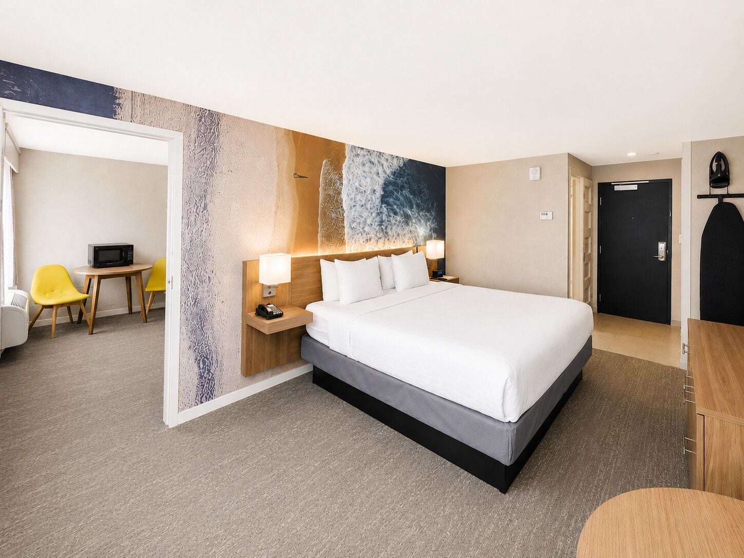 Two Bedroom King Suite @ 476 Main St - Includes Six Entire Park Passes