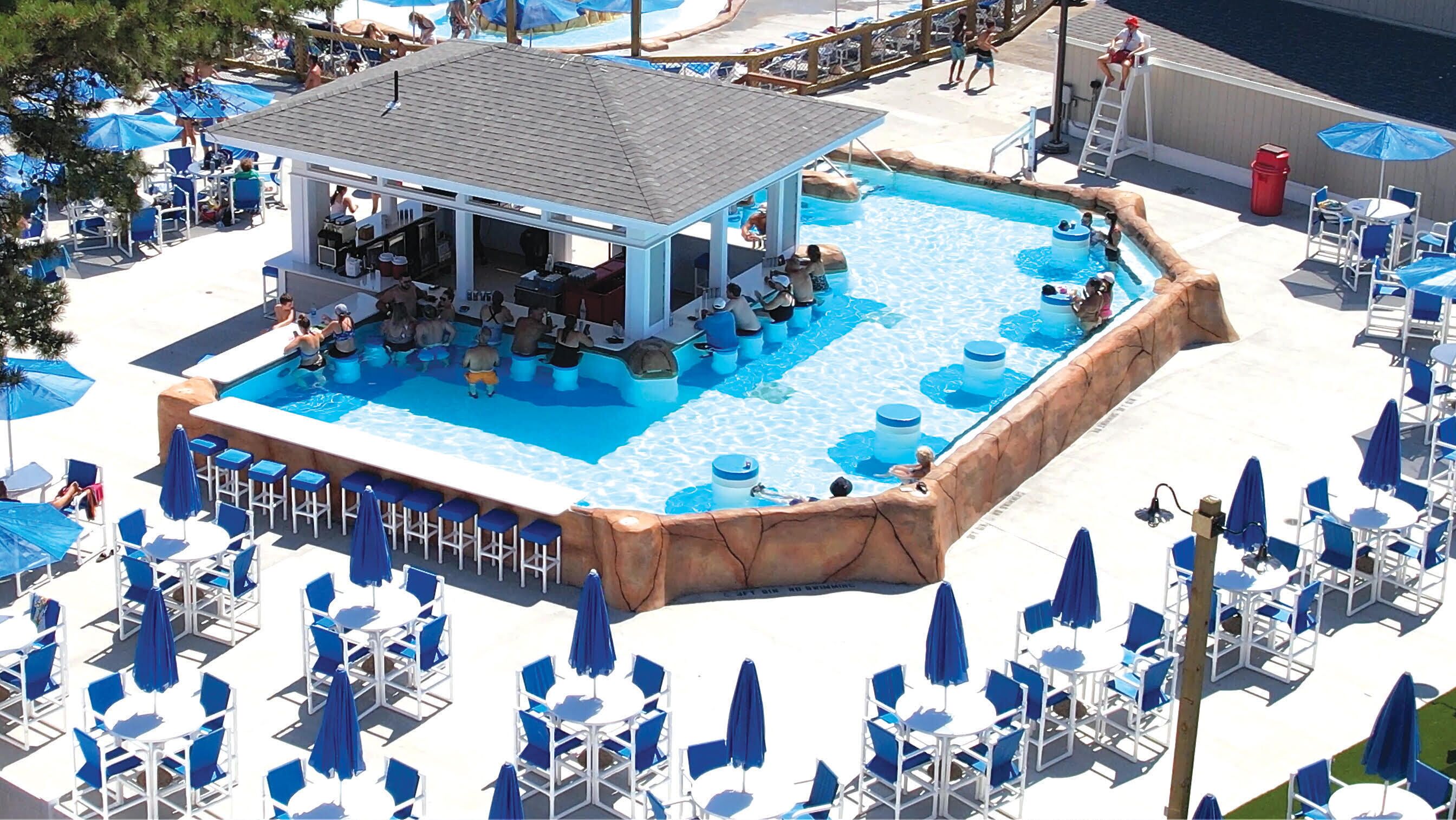 Déjeuner et dîner servis sur place, spécialités Cuisine américaine