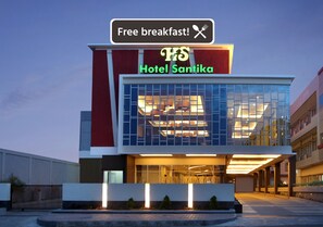 Front of property - Hotel Santika Bengkulu (Bengkulu)