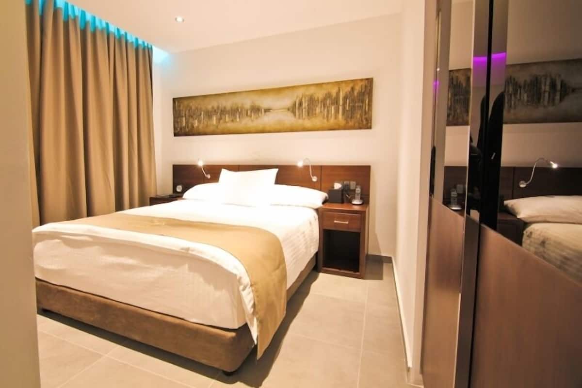 Egyptian cotton sheets, premium bedding, memory-foam beds, in-room safe