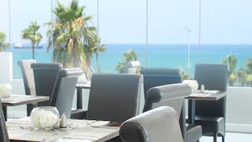 Breakfast served, international cuisine, sea views