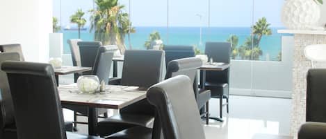 Breakfast served, international cuisine, ocean views