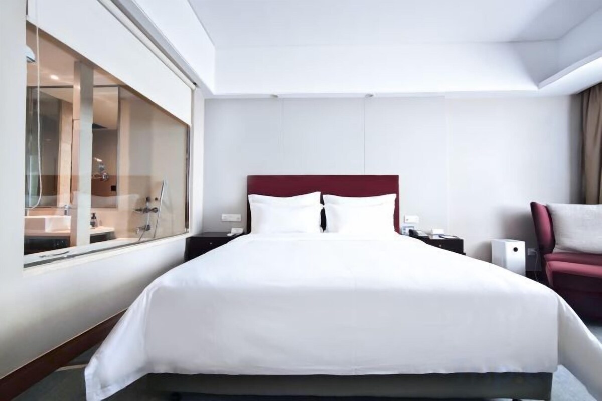 In-room safe, desk, laptop workspace, WiFi (free)