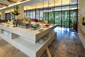 2 Restaurants, Frühstück, Mittagessen, Abendessen, chinesische Küche